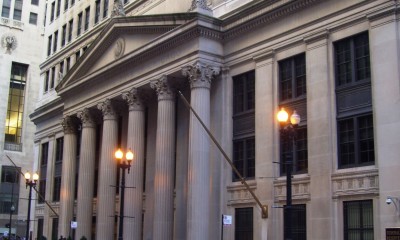 Federal_Reserve_Bank_Chicago_165_West_Quincy_Street