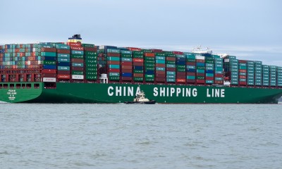 CSCL_Globe_arriving_at_Felixstowe,_United_Kingdom